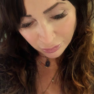 Meet your Posher, Debi